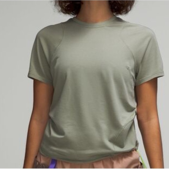 Lululemon Lightweight Cinched Hem Hiking T-ShirtLaurel Green Top Shirt - Picture 3 of 6
